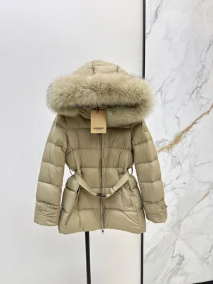 バーバリー 2025年秋冬 ウィメンズ ベージュ ファーカラー フード付き クロップド ダウンジャケット（Burberry8）