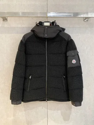 Moncler Lagdei エバーグリーンシリーズカップルズ ブラックフード付きワッフルダウンジャケット (J20911A0009989AO0742)