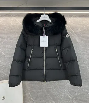 MoncIer Laichefur ブラック レディース クロップド フード付き ダウンジャケット ウルトラウォーム (K20931A0023854AQE)