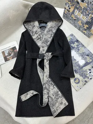 ディオール「トワル?ド?ジュイ」プリント ウィメンズ ブラック ロング ベルト付き スリムフィット カシミアコート（Dior0049）