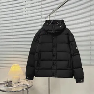 モンクレール マヤ メンズ ブラック クロップド ダウンジャケット (K20911A0024654272)