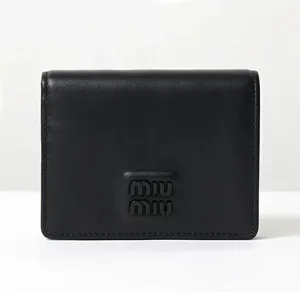 ミュウミュウ ロゴ コンパクト レザー二つ折り財布 ブラック（5MV204）