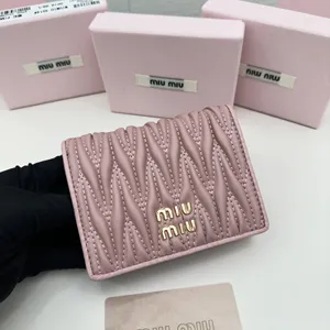 ミュウミュウ マテラッセレザー 折り財布 ピンク（5MV204）