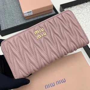 ミュウミュウ マテラッセレザー ジップアラウンド長財布 ピンク（5ML506）