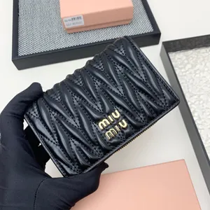 ミュウミュウ マテラッセ 二つ折り多機能財布 ブラック（MIUMIU 021）
