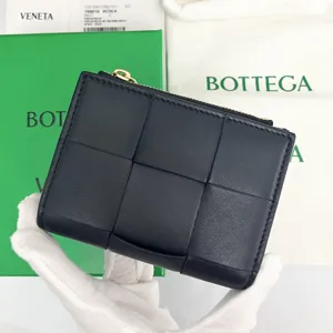 ボッテガヴェネタ コンパクト二つ折りファスナーイントレチャートウォレット ブラック（742698）