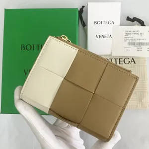 ボッテガ ヴェネタ ダークキャラメル カーフスキン 織り 二つ折り財布（742698）