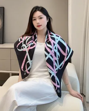 シャネル「リボン ストーリー」ブラック シルクスカーフ 90x90cm（Chanel0026）