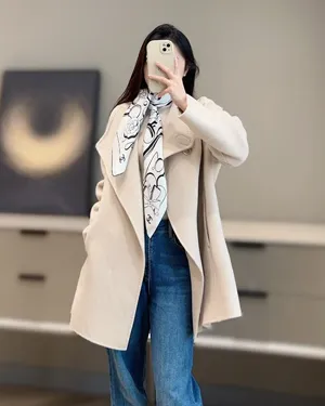 シャネル「ココ グラフィティ」ホワイト シルクスカーフ 90x90cm（Chanel0027）