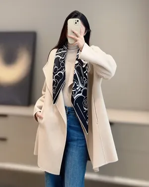 シャネル「ココ グラフィティ」ブラック シルクスカーフ 90x90cm（Chanel0028）