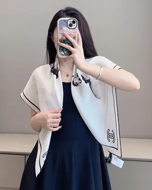 シャネル「ココ?マドモアゼル」ブラック シルクスカーフ 90x90cm（Chanel0036）
