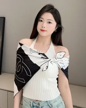 シャネル「ナインスクエア」ブラック＆ホワイト シルク スクエアスカーフ 90x90cm（Chanel0045）