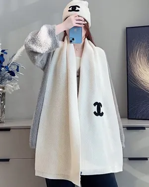 シャネル「CCロゴ」ホワイト ニットカシミヤマフラー/ビーニーセット 200 x 35cm（Chanel0115）