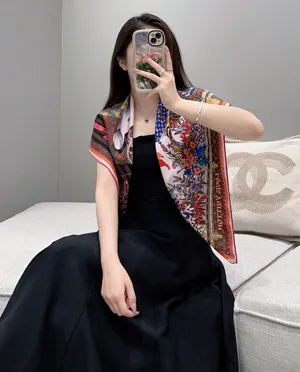 ルイヴィトン「イヤーオブザラット チャイニーズニューイヤー スペシャルエディション」シルクスカーフ レッド 90×90cm（M76123）