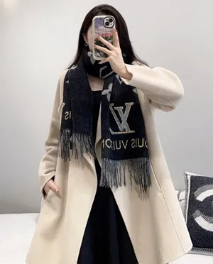 ルイヴィトン「スタッディレイキャビクスタッズ」ブラック/グレー 両面カシミヤマフラー 45×190cm（M71588）