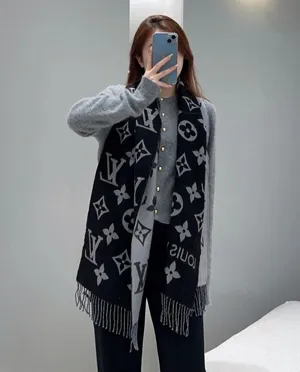 ルイヴィトン「LV エッセンシャル」ウール ロングマフラー ブラック/グレー 34×186cm（M77853）
