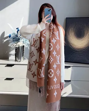 ルイヴィトン「LV エッセンシャル」ウール ロングマフラー ノワゼット 34×186cm（M78935）