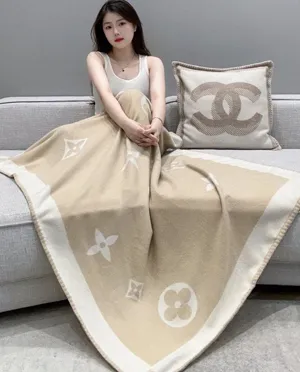 ルイヴィトン「プラッドモノグラムフラワー」ベージュ/ライトブラウン 両面ウールブランケット 103×140cm（GI0738）