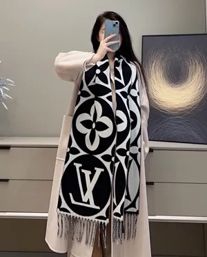 ルイヴィトン「LVメダリオン」ブラック/ホワイト ウール リバーシブル マフラー 30×209cm（M79212）