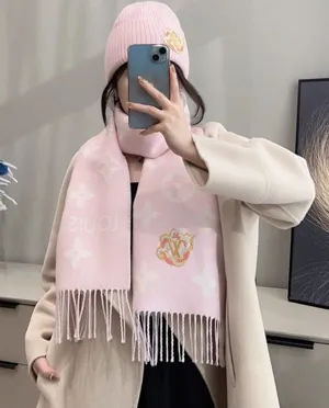ルイヴィトン「LV エッセンシャル プレシャス ドラゴン」ピンク ウール ロングマフラー＆ニットハット  34×186cm（M79522）