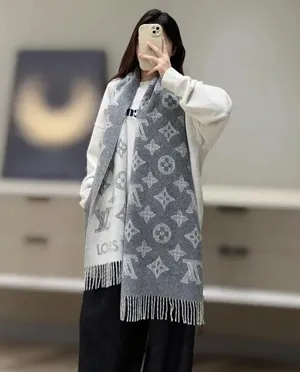 ルイヴィトン「モノグラムシャドウ」グレー ウール ロングマフラー 40×186cm（M79126）