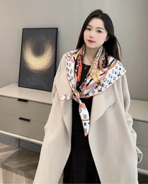 ルイヴィトン「フラワーアンドストラップ スクエア90」ホワイト＆ブラウン シルクスカーフ 90×90cm（M90659）