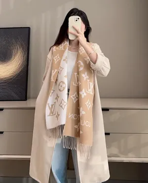 ルイヴィトン「LV エッセンシャル」ウール ロングマフラー ミルクティー 34×186cm（M77728）